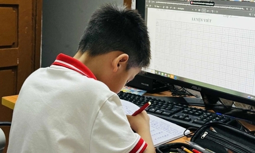 Bố mẹ có thể bị phạt từ 5 đến 10 triệu đồng nếu bắt con học quá sức